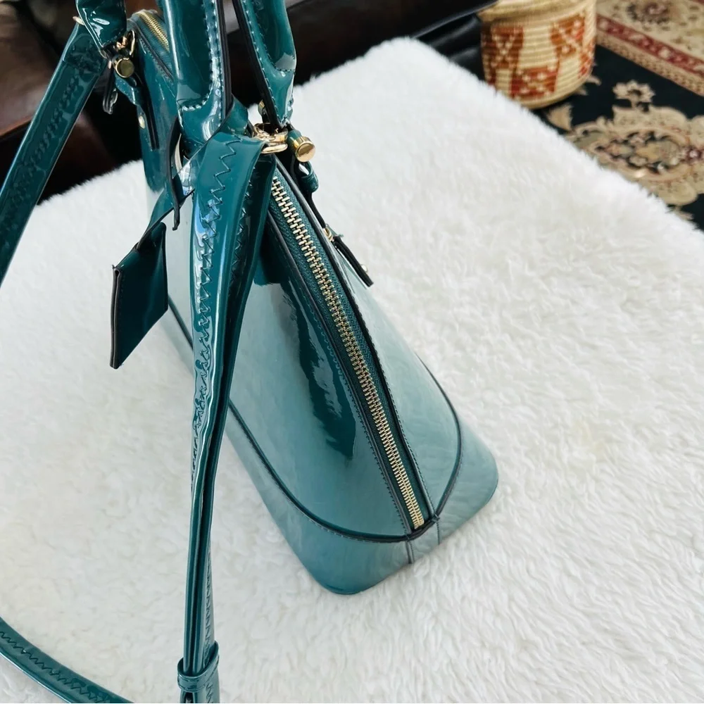 JustFab detachable bag